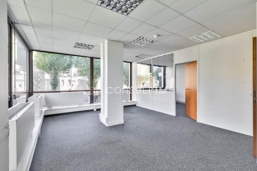 Bureau dans Saint-Cloud à vendre - Photo intérieure – Image 3 sur 13