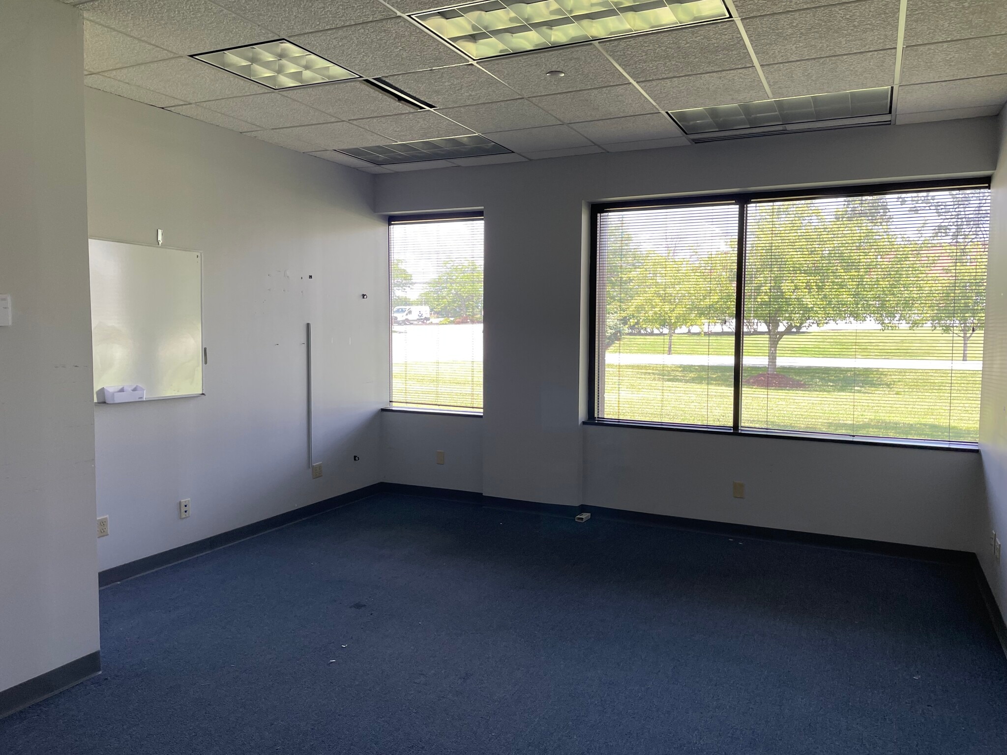 11492 Bluegrass Pky, Louisville, KY à louer Photo intérieure– Image 1 sur 4