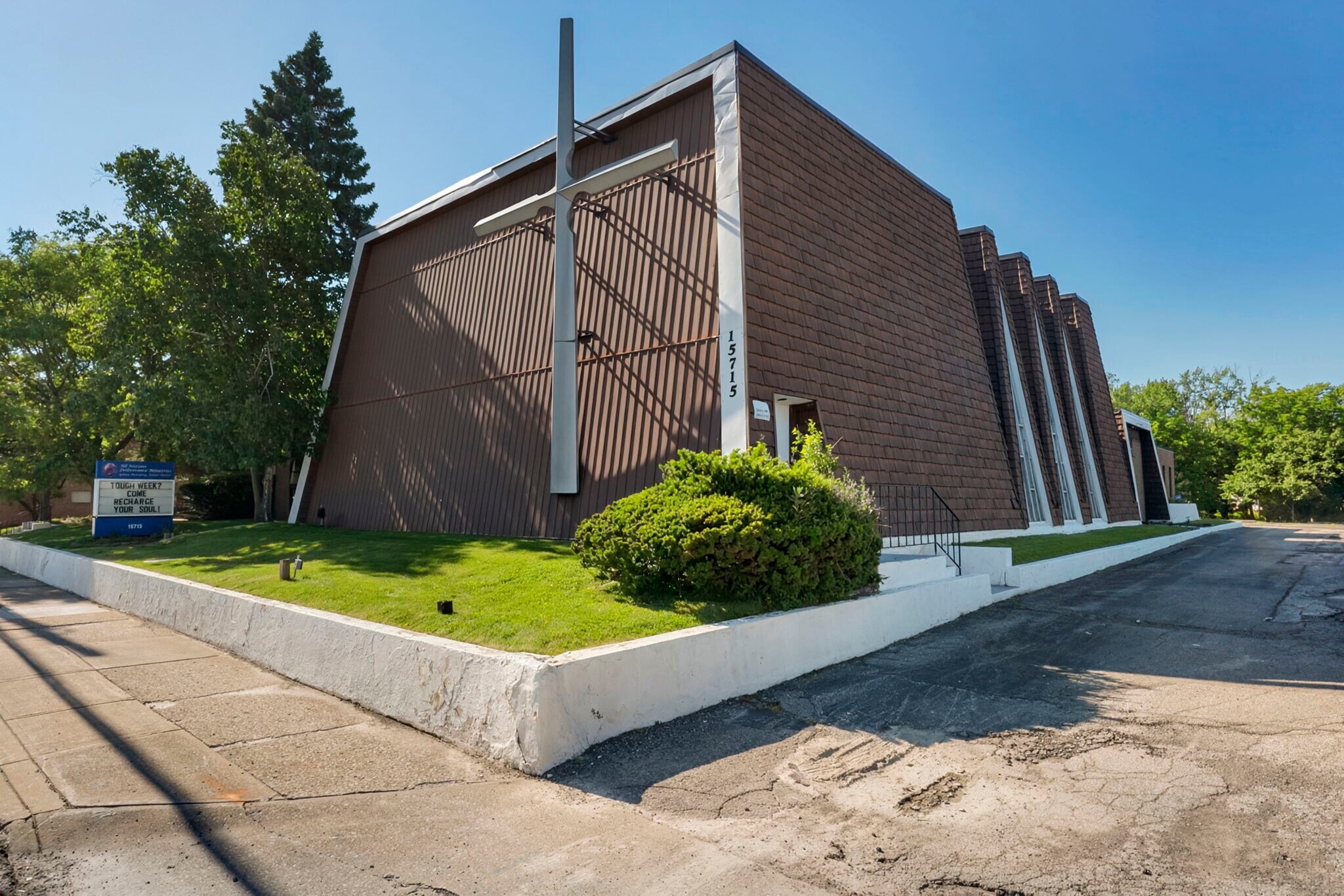 15715 Libby Rd, Maple Heights, OH à vendre Photo de l’immeuble– Image 1 sur 77