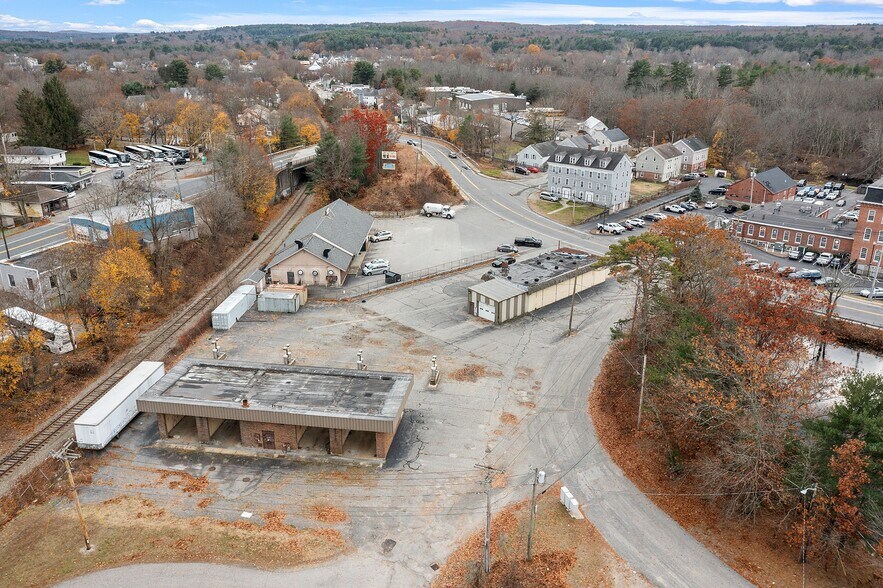 679 Linwood Ave, Whitinsville, MA à vendre - Photo de l’immeuble – Image 3 sur 22