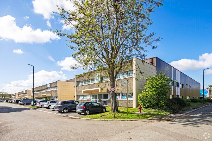 2-14 Avenue D'Alsace Lorraine, Saint-Ouen-l'Aumône à louer - Photo principale – Image 1 sur 12