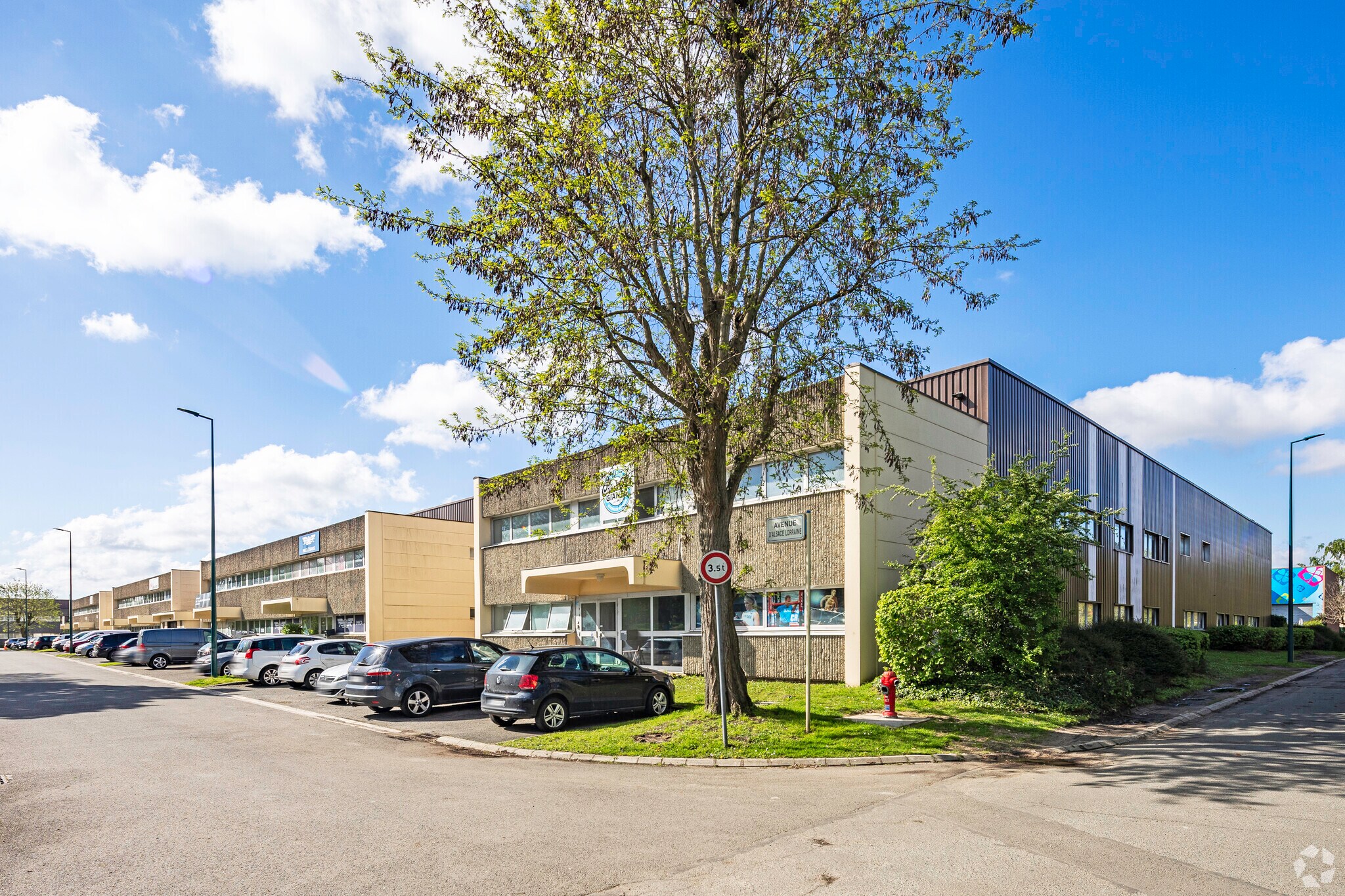 2-14 Avenue D'Alsace Lorraine, Saint-Ouen-l'Aumône à louer Photo principale– Image 1 sur 13