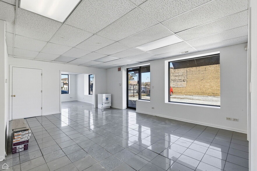 6121 W Belmont Ave, Chicago, IL à vendre - Photo de l’immeuble – Image 3 sur 49