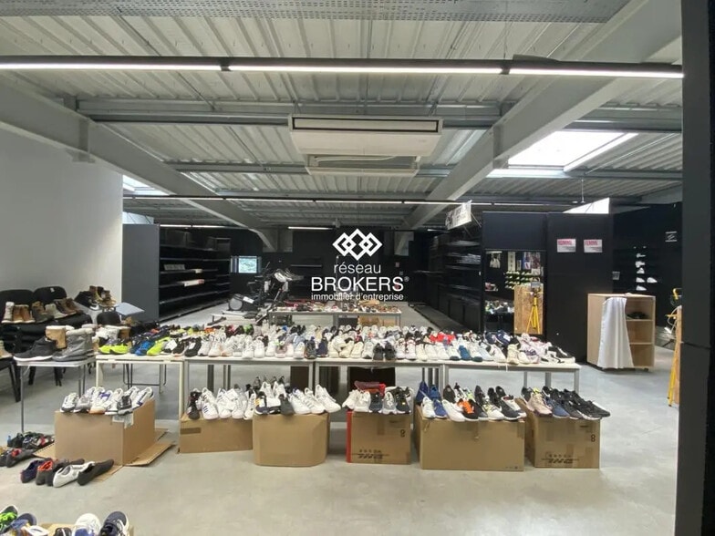 Local d'activités dans Sassenage à vendre - Photo de l’immeuble – Image 2 sur 15