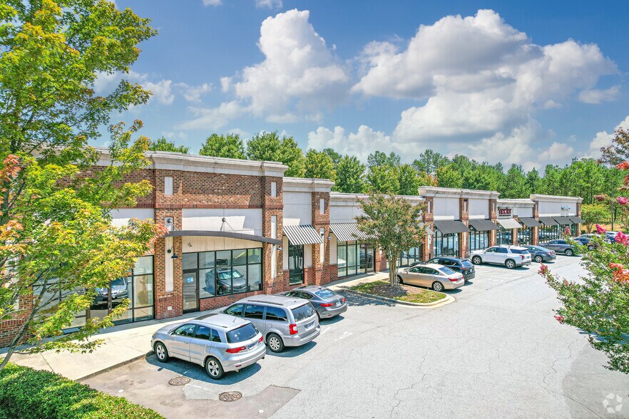 E John St, Matthews, NC à louer - Photo de l’immeuble – Image 2 sur 8