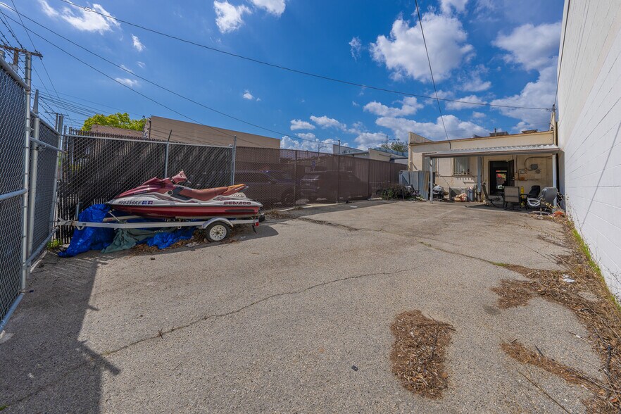 2212 Burbank Blvd, Burbank, CA à vendre - Photo de l’immeuble – Image 3 sur 24
