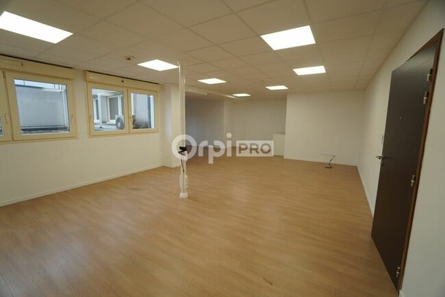 Plus de détails pour Bureau à vendre