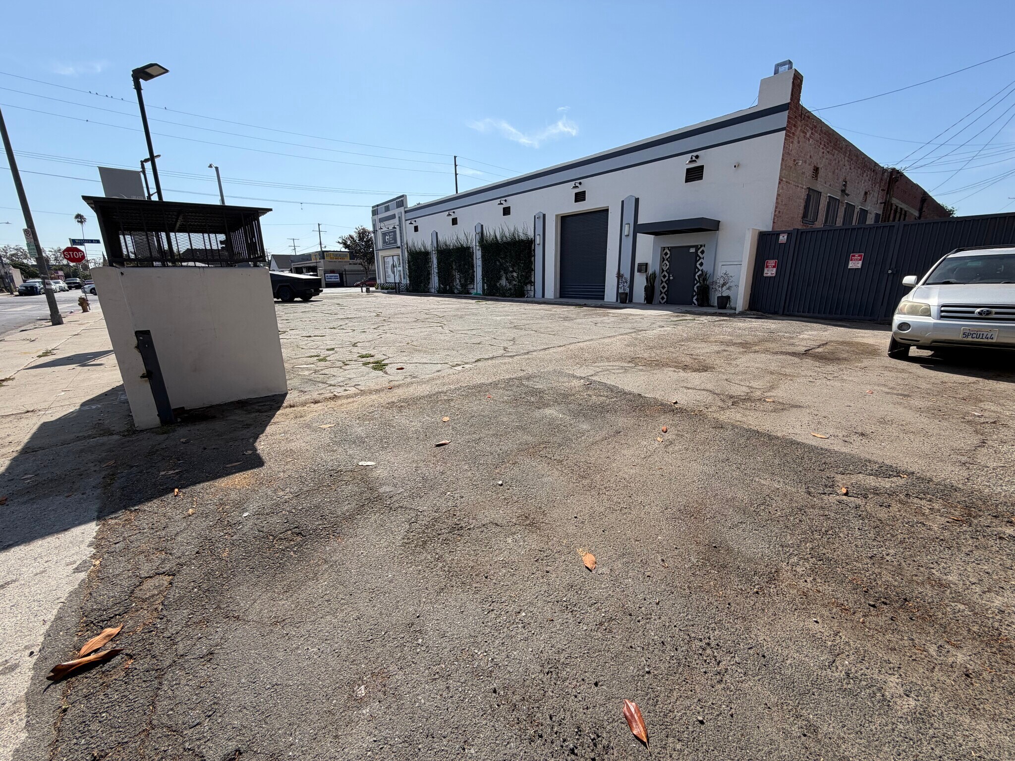 6557 S Western Ave, Los Angeles, CA à louer Photo de l’immeuble– Image 1 sur 5