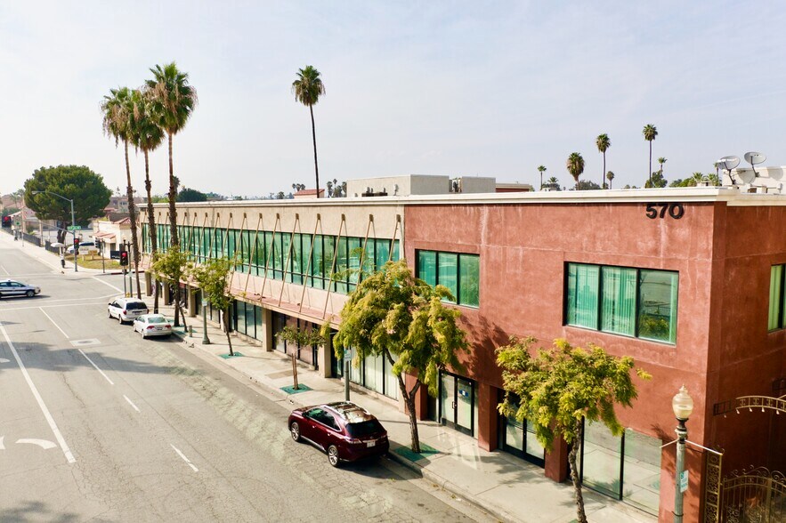 570 W 4th St, San Bernardino, CA à louer - Photo de l’immeuble – Image 2 sur 26