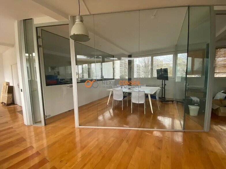Bureau dans Nanterre à louer - Photo de l’immeuble – Image 1 sur 7