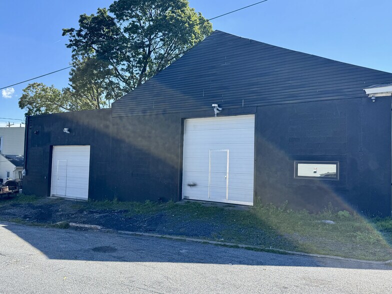 2026 N 1st Ave, Whitehall, PA à vendre - Photo de l’immeuble – Image 2 sur 9