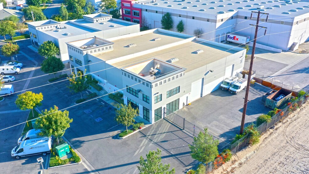475 Rivera St, Riverside, CA à vendre - Photo de l’immeuble – Image 2 sur 4