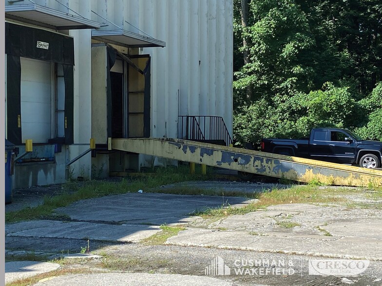 200-250 Sheldon Rd, Berea, OH à louer - Photo de l’immeuble – Image 2 sur 3