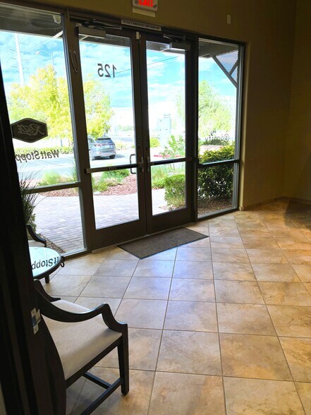 5915 Edmond St, Las Vegas, NV à vendre - Photo de l’immeuble – Image 3 sur 12