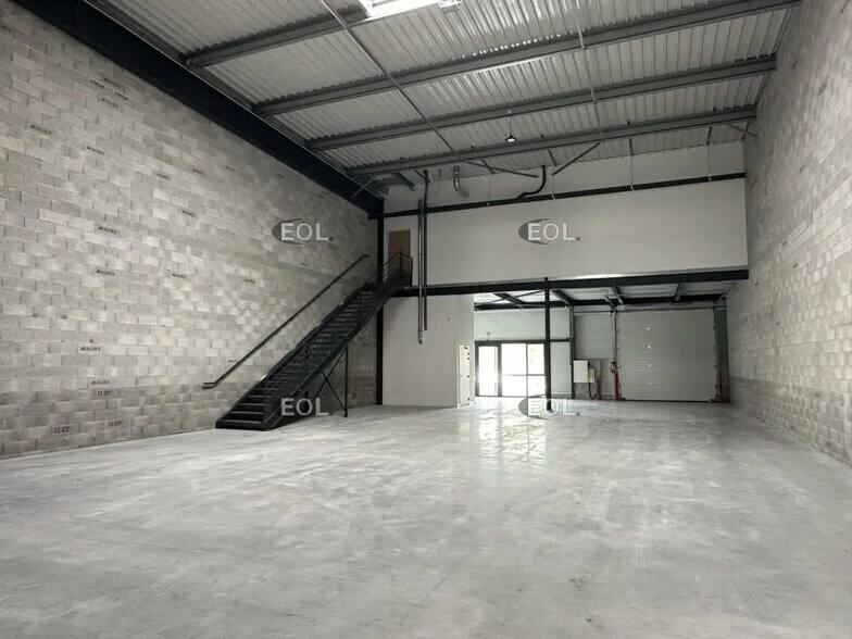 Local d’activités dans Manosque à louer - Photo de l’immeuble – Image 2 sur 6