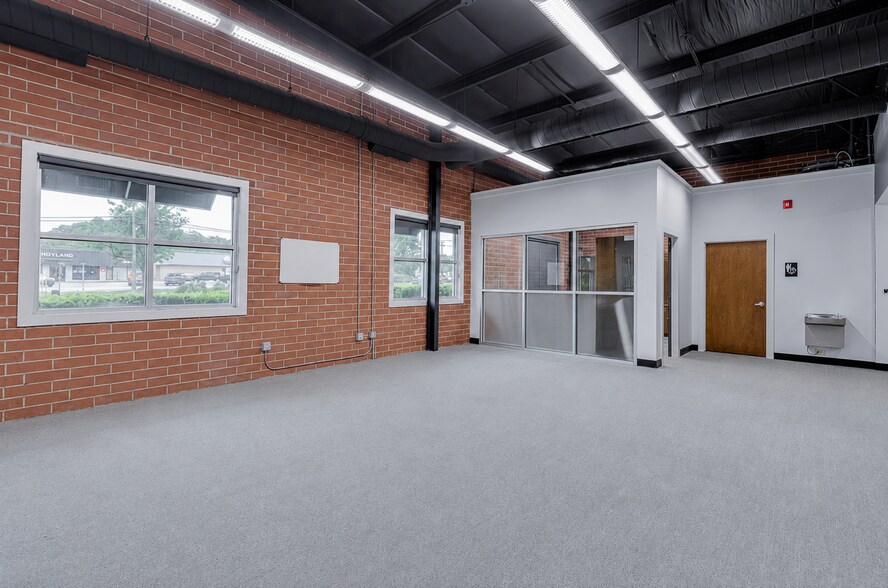 211 N Pleasantburg Dr, Greenville, SC à vendre - Photo de l’immeuble – Image 3 sur 65