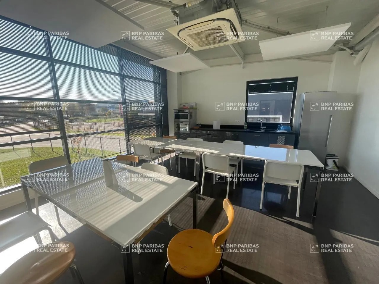 Local d'activités dans Élancourt à vendre Photo intérieure– Image 1 sur 1