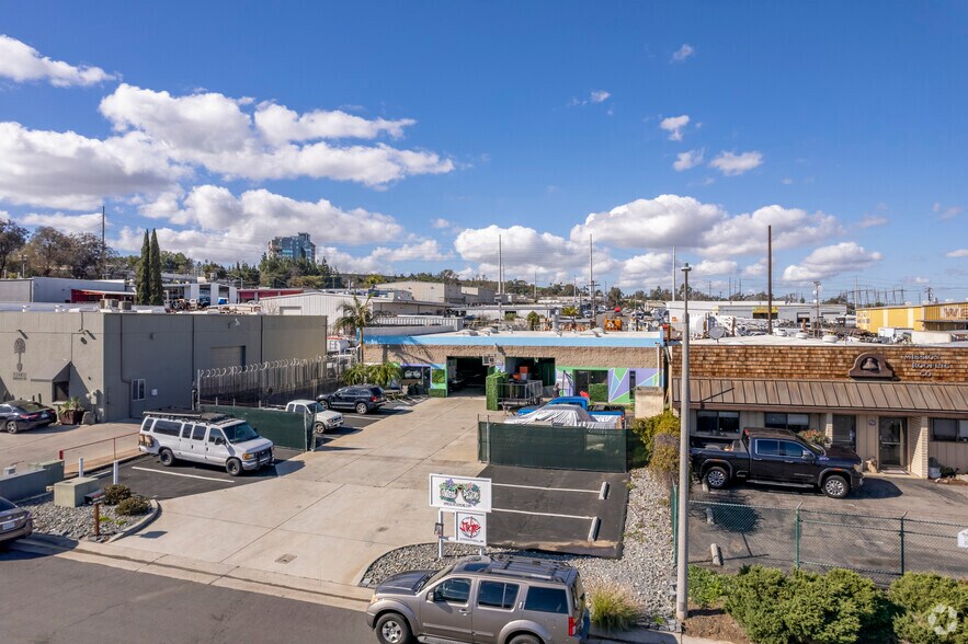 435 Venture St, Escondido, CA à louer - Photo de l’immeuble – Image 3 sur 6