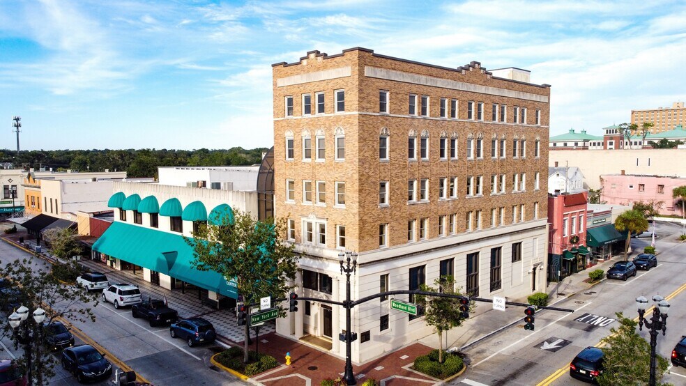 101 N Woodland Blvd, Deland, FL à louer - Photo principale – Image 1 sur 10