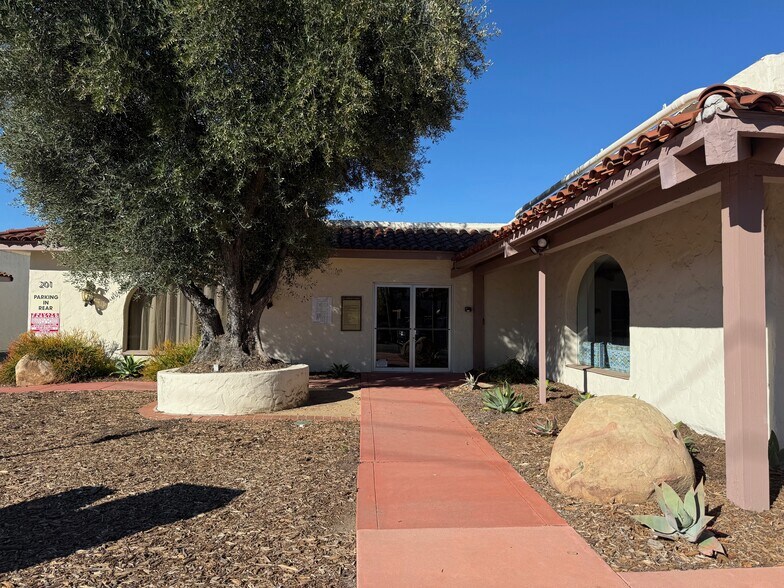 201 Bryant St, Ojai, CA à louer - Photo de l’immeuble – Image 2 sur 19