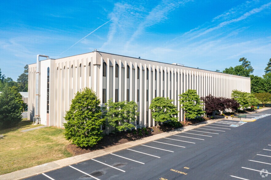 2807 N Parham Rd, Richmond, VA à louer - Photo principale – Image 1 sur 3