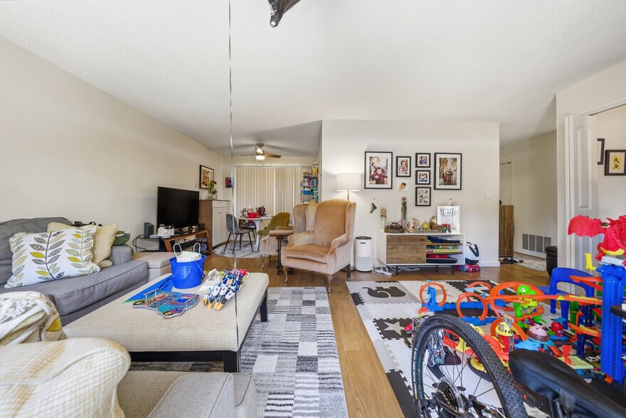 670 Tempe Ct, Pleasant Hill, CA à vendre - Photo de l’immeuble – Image 2 sur 14