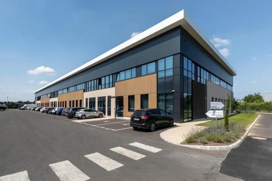 145 Rue Des Caboeufs, Gennevilliers à louer - Photo de l’immeuble – Image 3 sur 8