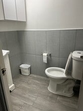 30 W 60th St, New York, NY à louer Photo intérieure– Image 2 sur 2