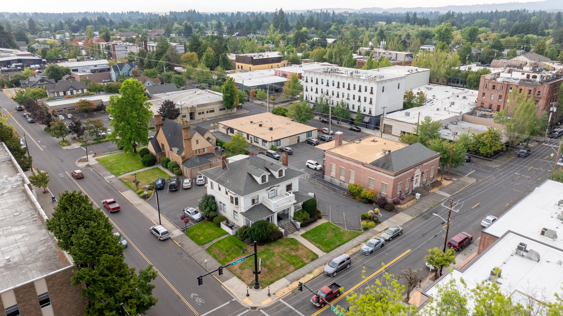 414 NE Evans St, McMinnville, OR à vendre Aérien– Image 1 sur 30