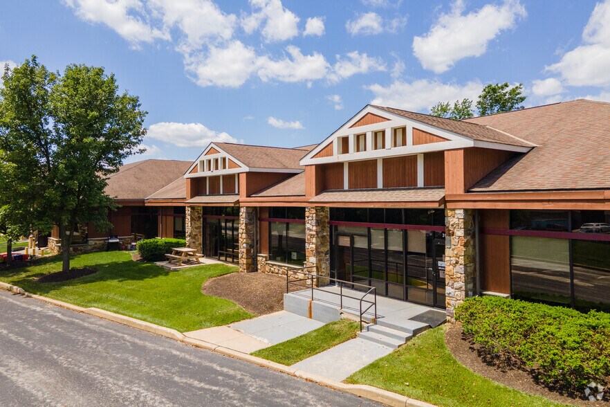 180 Sheree Blvd, Exton, PA à louer - Photo de l’immeuble – Image 2 sur 6