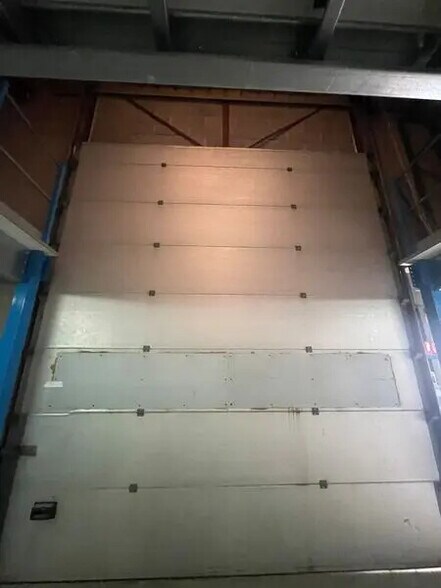 Local d’activités dans Ivry-sur-Seine à louer - Photo de l’immeuble – Image 2 sur 7