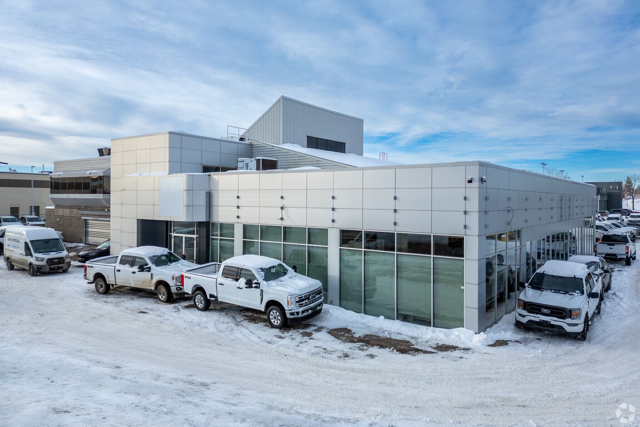 3131 32nd Ave NE, Calgary, AB à vendre Photo principale– Image 1 sur 4
