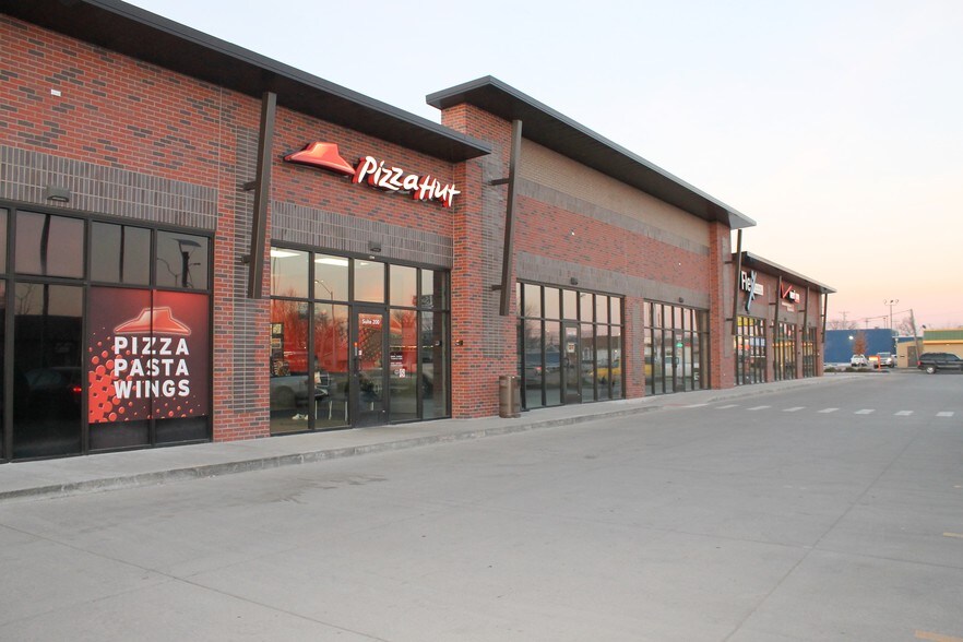 2200 W Broadway, Council Bluffs, IA à louer - Photo de l’immeuble – Image 3 sur 9