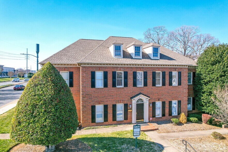 6805 Fairview Rd, Charlotte, NC à vendre - Photo principale – Image 1 sur 4