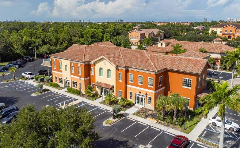 9441 Corkscrew Palms Circle, Estero, FL à louer - Photo de l’immeuble – Image 2 sur 12