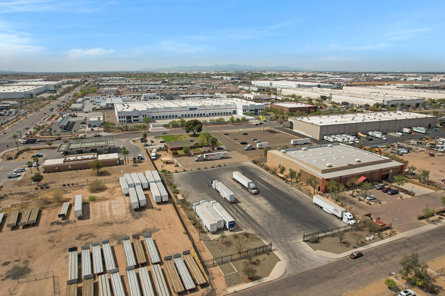 2621 S 51st Ave, Phoenix, AZ à louer - Photo de l’immeuble – Image 3 sur 8