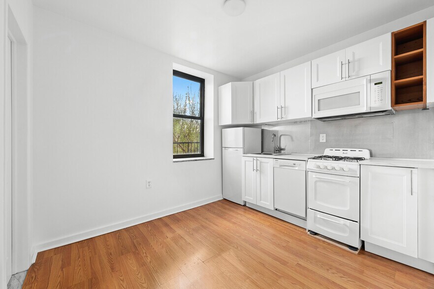 293 Tompkins Ave, Brooklyn, NY à vendre - Photo de l’immeuble – Image 2 sur 11