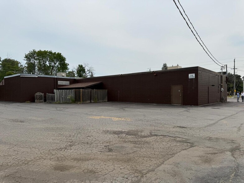 20962 Dalton Rd, Georgina, ON à louer - Photo de l’immeuble – Image 3 sur 14