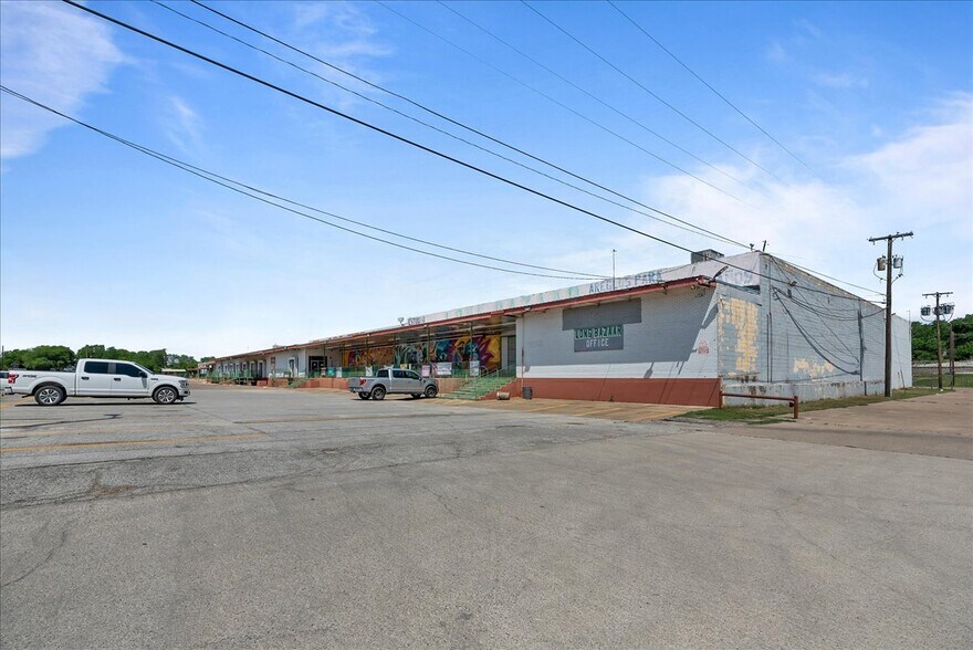 318 E Long Ave, Fort Worth, TX à vendre - Photo de l’immeuble – Image 3 sur 36