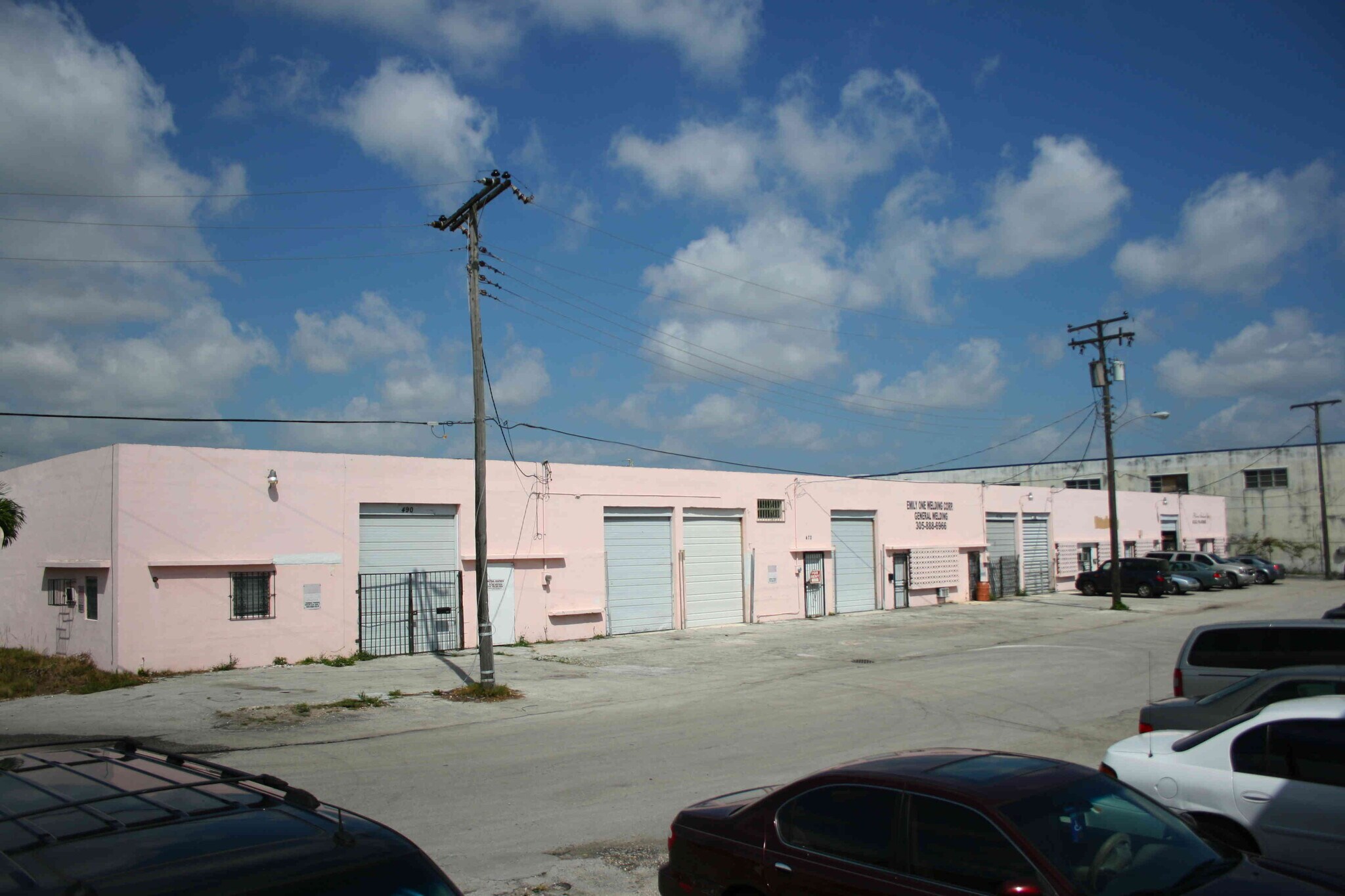 400-490 SE 11th Ave, Hialeah, FL à louer Photo de l’immeuble– Image 1 sur 1