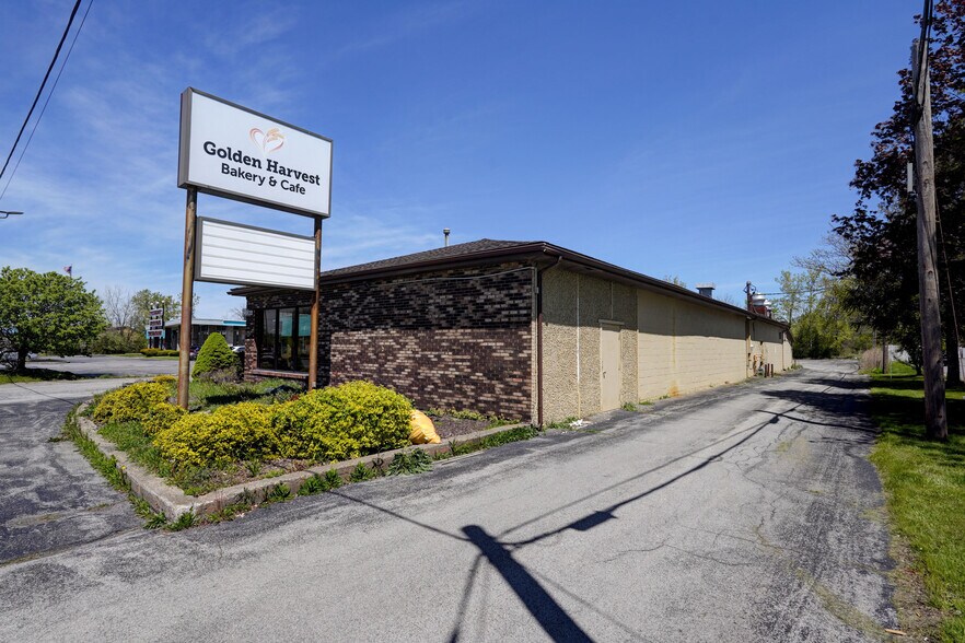 368 Jefferson Rd, Rochester, NY à vendre - Photo de l’immeuble – Image 3 sur 6