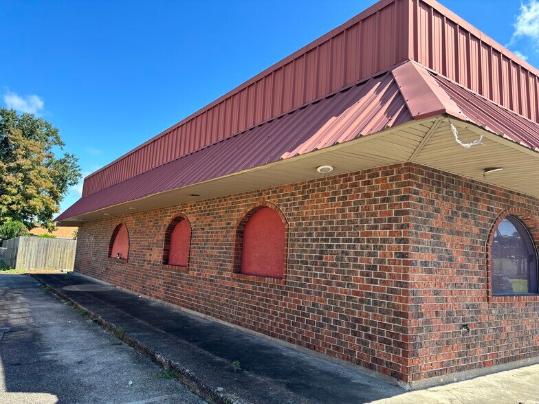 2604 Campagna Dr, Chalmette, LA à vendre - Photo de l’immeuble – Image 3 sur 6