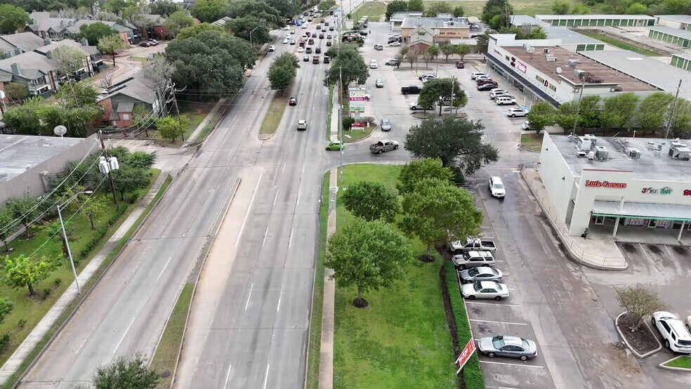 10208 Beechnut St, Houston, TX à louer - Vidéo sur l’annonce professionnelle – Image 2 sur 7