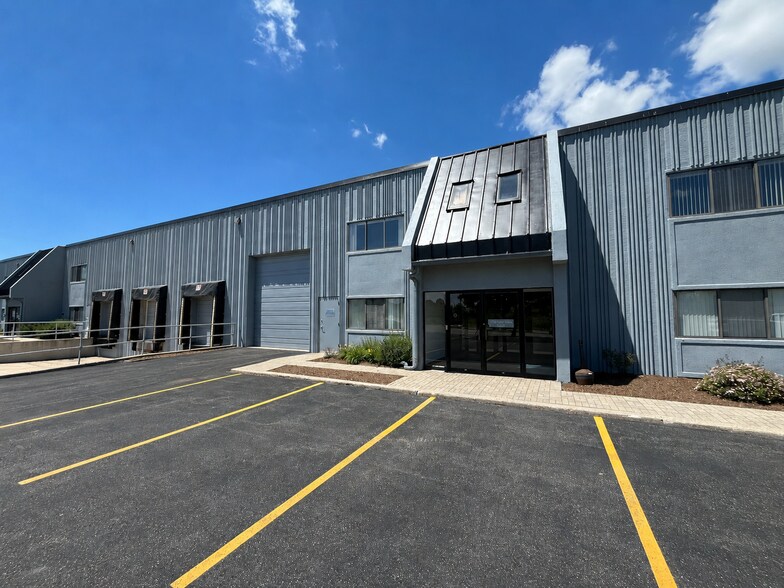 1700 Kiefer Dr, Zion, IL à louer - Photo de l’immeuble – Image 1 sur 11