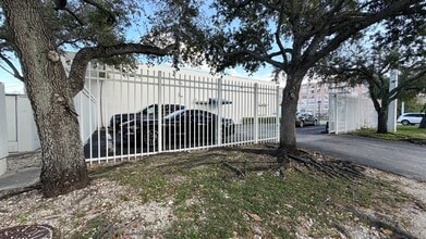 15251 NE 18th Ave, North Miami Beach, FL à louer Photo intérieure– Image 1 sur 14