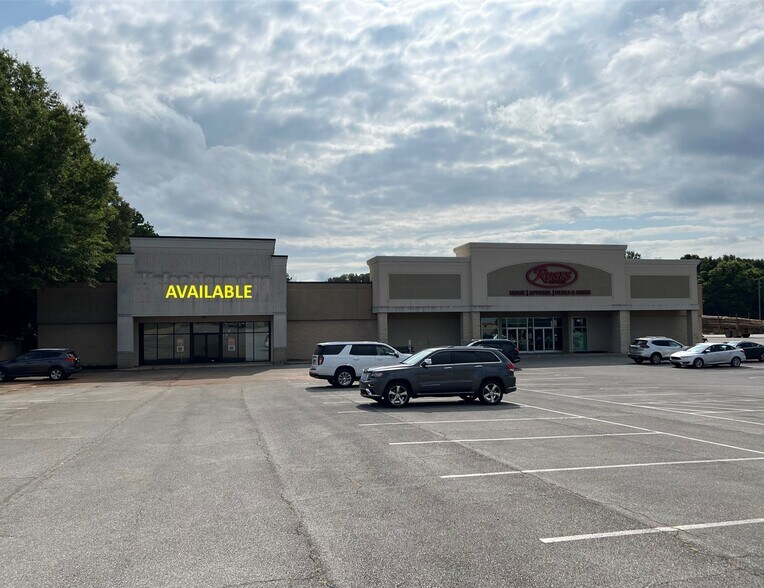 210 Haynes St, Talladega, AL à louer - Photo de l’immeuble – Image 1 sur 8