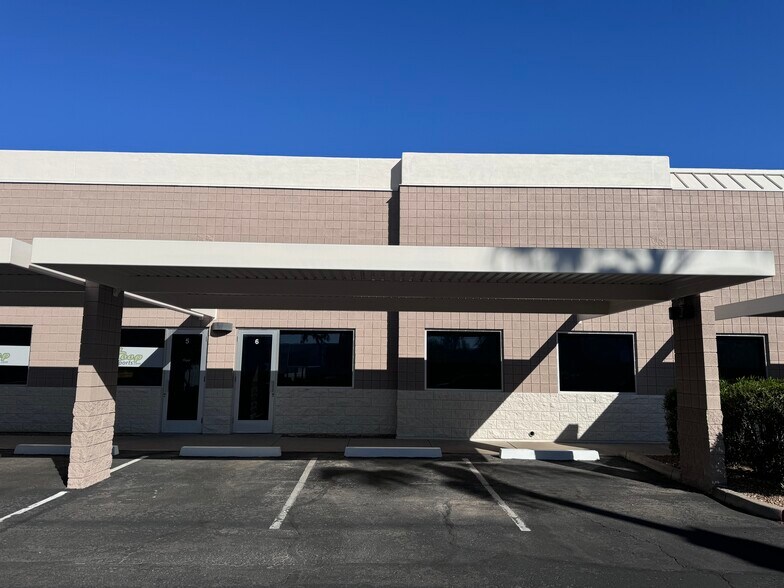 16055 N Dial Blvd, Scottsdale, AZ à louer - Photo de l’immeuble – Image 3 sur 9