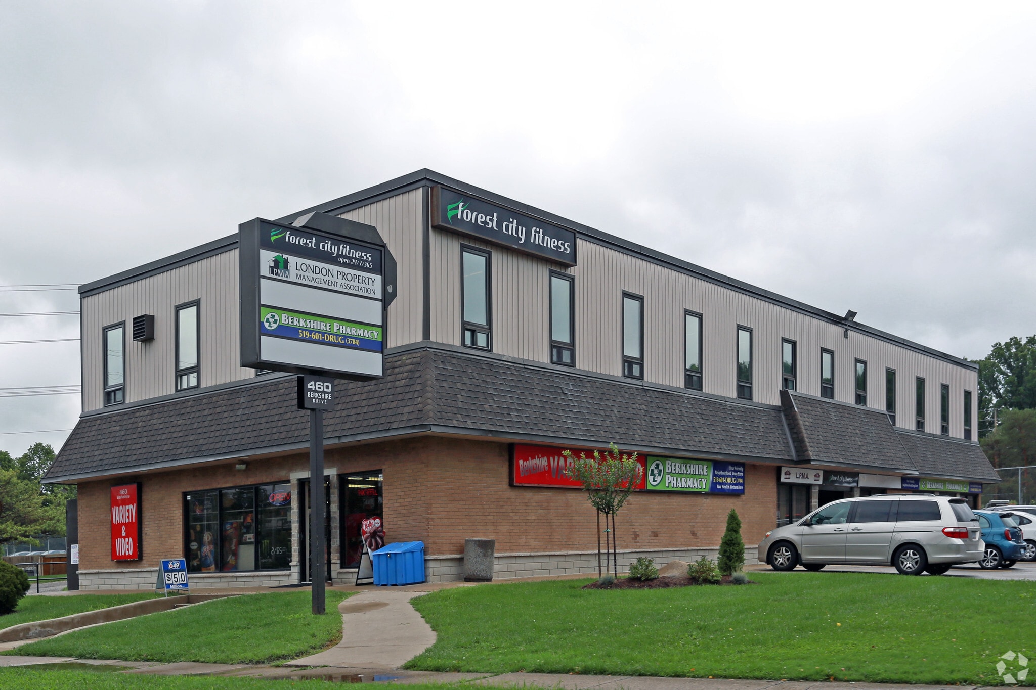 460 Berkshire Dr, London, ON à louer Photo principale– Image 1 sur 5