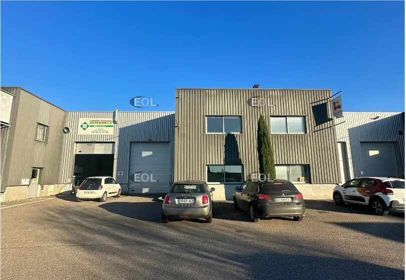 Local d’activités dans Mions à louer - Photo de l’immeuble – Image 1 sur 6