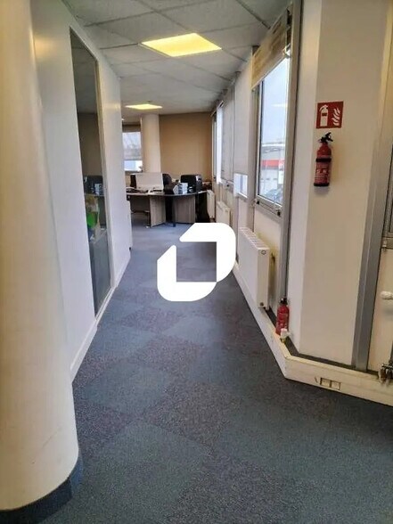 Bureau dans Nanterre à louer - Photo de l’immeuble – Image 3 sur 4